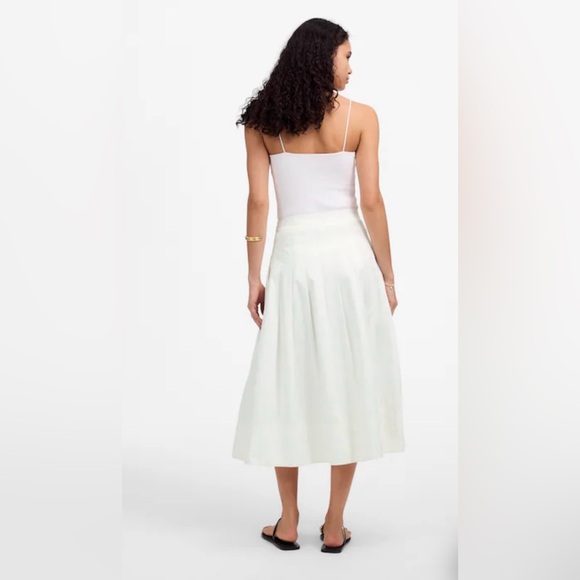 Madewell Pleated Midi Skirt in Cotton Poplin - Picture 3 of 3